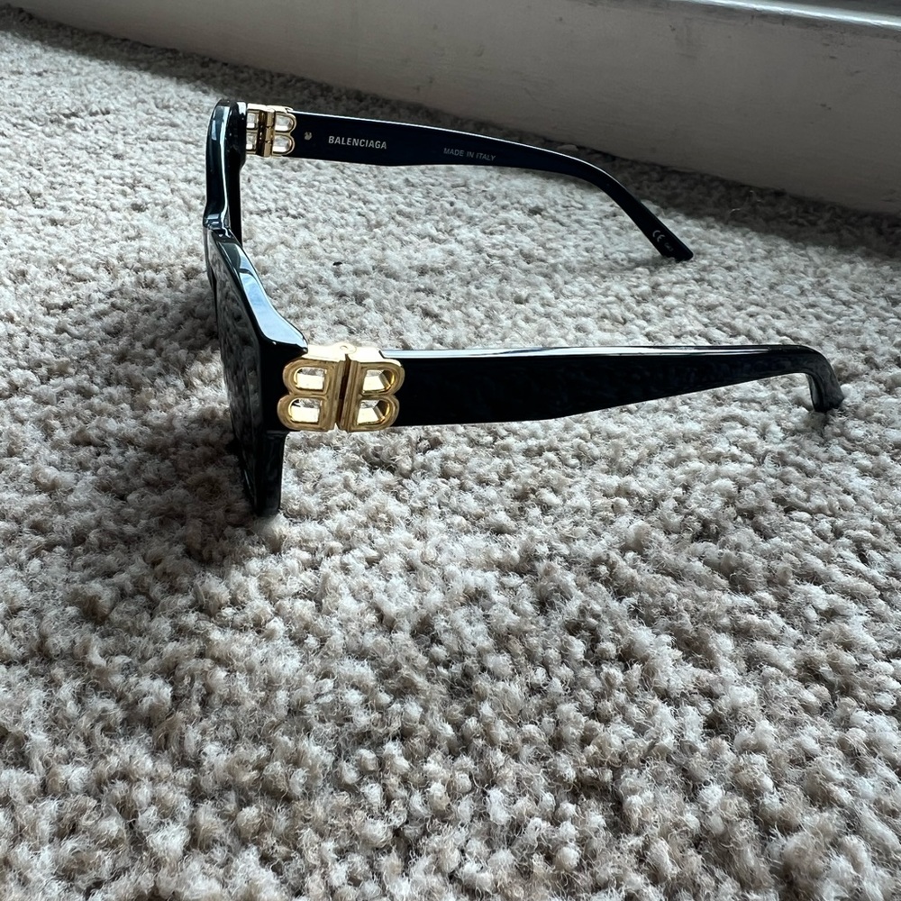 Balenciaga new sunglasses 🕶️ - Picture 2 of 10